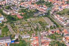 Vue aérienne de Cimetière de Rülzheim à Rülzheim dans le département Rhénanie-Palatinat, Allemagne