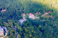 Vue aérienne de Burgschänke Rittersberg Fam. Ruche à le quartier Hambach an der Weinstraße in Neustadt an der Weinstraße dans le département Rhénanie-Palatinat, Allemagne