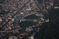 Vue aérienne de Encerclez et verrouillez à le quartier Innenstadt-West in Karlsruhe dans le département Bade-Wurtemberg, Allemagne