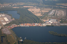 Vue d'oiseau de Zone industrielle d'Oberwald à le quartier Maximiliansau in Wörth am Rhein dans le département Rhénanie-Palatinat, Allemagne