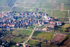 Quartier Pleisweiler in Pleisweiler-Oberhofen dans le département Rhénanie-Palatinat, Allemagne du point de vue du drone