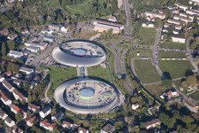 Le centre commercial Shopping Cité, en forme d'OVNI, d'ECE Centermanagement GmbH à le quartier Oos in Baden-Baden dans le département Bade-Wurtemberg, Allemagne d'un drone