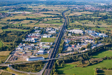 Vue aérienne de Zone industrielle sur la B3n à le quartier Steinbach in Baden-Baden dans le département Bade-Wurtemberg, Allemagne