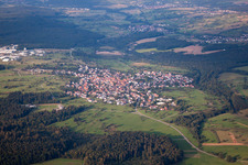 Quartier Ittersbach in Karlsbad dans le département Bade-Wurtemberg, Allemagne du point de vue du drone
