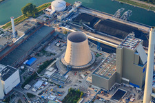 Vue oblique de Nouveau bâtiment ENBW à le quartier Rheinhafen in Karlsruhe dans le département Bade-Wurtemberg, Allemagne