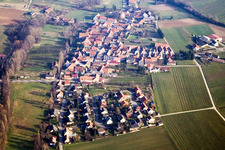 Vue aérienne de De l'ouest à le quartier Heuchelheim in Heuchelheim-Klingen dans le département Rhénanie-Palatinat, Allemagne