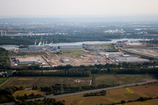 Zone industrielle d'Oberwald à Wörth am Rhein dans le département Rhénanie-Palatinat, Allemagne vu d'un drone