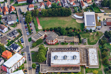 Vue aérienne de Rheinhalle, Tullahalle et Bürgerhaus à le quartier Maximiliansau in Wörth am Rhein dans le département Rhénanie-Palatinat, Allemagne