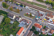 Vue aérienne de Fête du Federweise sur le parvis de la gare à Kandel dans le département Rhénanie-Palatinat, Allemagne