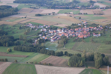 Retschwiller dans le département Bas Rhin, France du point de vue du drone