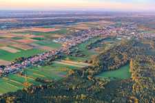 Vue aérienne de Panorama de la ville depuis le sud-ouest à Kandel dans le département Rhénanie-Palatinat, Allemagne