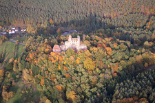 Vue oblique de Château de Berwartstein à Erlenbach bei Dahn dans le département Rhénanie-Palatinat, Allemagne