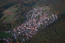 Enregistrement par drone de Vorderweidenthal dans le département Rhénanie-Palatinat, Allemagne
