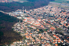 Vue aérienne de N, du sud-ouest à Jockgrim dans le département Rhénanie-Palatinat, Allemagne