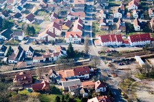 Vue aérienne de Passage à niveau à Jockgrim dans le département Rhénanie-Palatinat, Allemagne