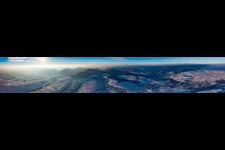 Vue aérienne de Panorama hivernal du Palatinat du Sud de Klingenmünster à Albersweiler sous la neige à Ranschbach dans le département Rhénanie-Palatinat, Allemagne