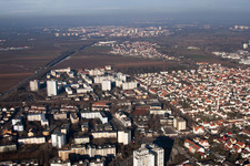 Quartier Oggersheim in Ludwigshafen am Rhein dans le département Rhénanie-Palatinat, Allemagne du point de vue du drone