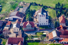 Vue oblique de Catholique Église à Minfeld dans le département Rhénanie-Palatinat, Allemagne