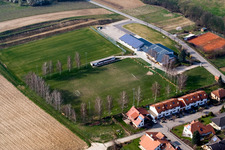 Vue aérienne de Dierbachhalle et terrains de sport à Dierbach dans le département Rhénanie-Palatinat, Allemagne