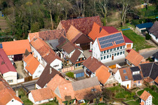 Vue oblique de Rue principale à Dierbach dans le département Rhénanie-Palatinat, Allemagne