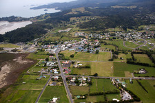 Vue aérienne de Le lancement de Simon à Coromandel dans le département Waïkato, Nouvelle-Zélande