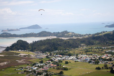 Coromandel dans le département Waïkato, Nouvelle-Zélande du point de vue du drone