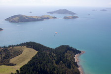Whanganui Island dans le département Waïkato, Nouvelle-Zélande du point de vue du drone