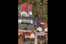 Vue oblique de Schulstr à Minfeld dans le département Rhénanie-Palatinat, Allemagne
