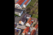 Enregistrement par drone de Raiffeisenstrasse à Minfeld dans le département Rhénanie-Palatinat, Allemagne