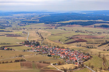 Vue aérienne de Vue du village dans le Krecktal à le quartier Lindenau in Heldburg dans le département Thuringe, Allemagne