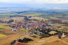 Vue aérienne de Vue sur le village à le quartier Gauerstadt in Bad Rodach dans le département Bavière, Allemagne