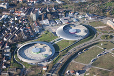 Le centre commercial Shopping Cité, en forme d'OVNI, d'ECE Centermanagement GmbH à le quartier Oos in Baden-Baden dans le département Bade-Wurtemberg, Allemagne vu d'un drone