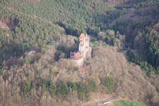 Vue d'oiseau de Erlenbach bei Dahn dans le département Rhénanie-Palatinat, Allemagne
