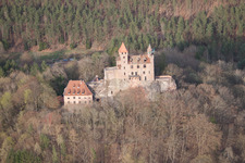 Enregistrement par drone de Erlenbach bei Dahn dans le département Rhénanie-Palatinat, Allemagne
