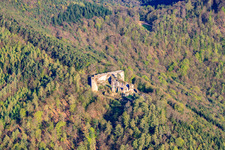 Vue d'oiseau de Château de Neuscharfeneck à Dernbach dans le département Rhénanie-Palatinat, Allemagne