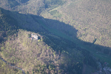 Ramberg dans le département Rhénanie-Palatinat, Allemagne du point de vue du drone