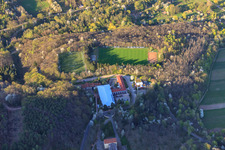 Vue aérienne de École de sport Edenkoben et terrains d'entraînement de l'Association de football du sud-ouest de l'Allemagne eV à Edenkoben dans le département Rhénanie-Palatinat, Allemagne