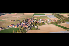 Vue aérienne de Champs agricoles et terres agricoles en perspective panoramique à Kleinfischlingen dans le département Rhénanie-Palatinat, Allemagne