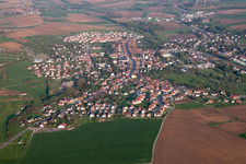 Vue oblique de Soultz-sous-Forêts dans le département Bas Rhin, France