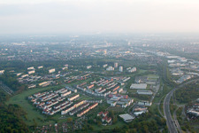 Quartier Oberreut in Karlsruhe dans le département Bade-Wurtemberg, Allemagne du point de vue du drone