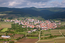 Vue aérienne de Quartier Rechtenbach in Schweigen-Rechtenbach dans le département Rhénanie-Palatinat, Allemagne