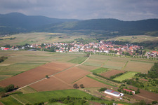 Quartier Schweigen in Schweigen-Rechtenbach dans le département Rhénanie-Palatinat, Allemagne vu d'un drone