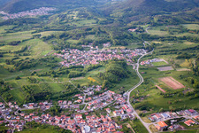 Vue d'oiseau de Völkersweiler dans le département Rhénanie-Palatinat, Allemagne