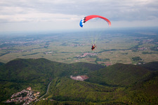 Photographie aérienne de Münchweiler am Klingbach dans le département Rhénanie-Palatinat, Allemagne