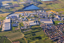 Vue aérienne de Zone industrielle Daimlerstraße vue de l'est avec Logistikzentrum Karlsruhe GmbH, CTDI GmbH et Seifert Logistics Group à Malsch dans le département Bade-Wurtemberg, Allemagne