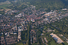 Ettlingen dans le département Bade-Wurtemberg, Allemagne vue d'en haut