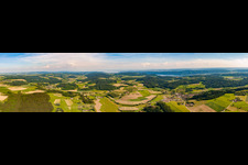 Vue aérienne de Panorama de l'arrière-pays du lac de Constance en Winterspüren à le quartier Winterspüren in Stockach dans le département Bade-Wurtemberg, Allemagne