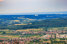 Vue aérienne de Zeppelin NT à le quartier Mimmenhausen in Salem dans le département Bade-Wurtemberg, Allemagne
