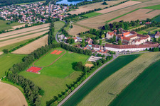 Vue aérienne de Monastère et château Salem à le quartier Stefansfeld in Salem dans le département Bade-Wurtemberg, Allemagne