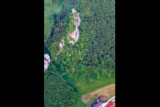 Vue aérienne de Le château de Bronnen au-dessus de la vallée du Danube à Fridingen an der Donau dans le département Bade-Wurtemberg, Allemagne